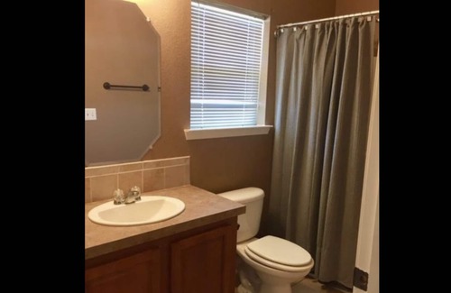 New Iberia House | 2/2 home minutes from I-10