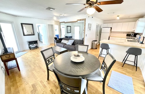 West Palm Beach House | 2/2 Home w/yard,near Downtown, Beach,Airport, I-95, Train