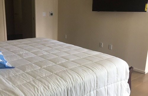 Kaka'ako Condo | 2/2 Park lane 30 days minimum