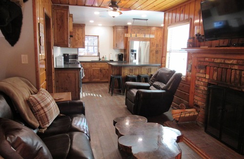 Big Bear City Cabin | 2+2, Spa, Sleeps 6, Walk 2 Hiking & Biking Trails, Pet Friendly on North Shore