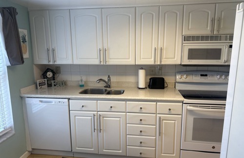 Anona Condo | 2/2 water front community Clearwater area