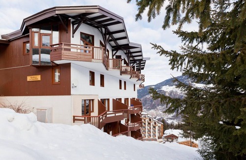 La Perriere Apartment | 2* 3-Bed Ski-in/Ski-out, 9 pers, elevator and covered parking