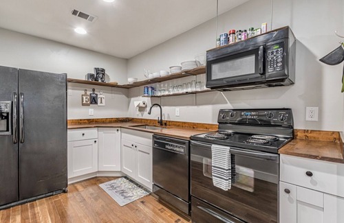 West End Apartment | 2.5 Story Great Room! 5 min to Downtown