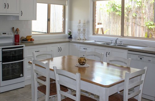 Rainbow Beach Apartment | 2/51 Carlo Road - Rainbow Beach. Pets welcome, Air conditioning, Walk to the shops