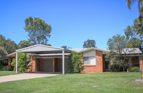 Rainbow Beach Apartment | 2/51 Carlo Road - Rainbow Beach. Pets welcome, Air conditioning, Walk to the shops