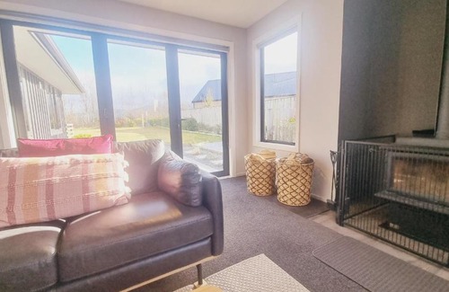 Hanmer Springs House | 2-7 Keats Place