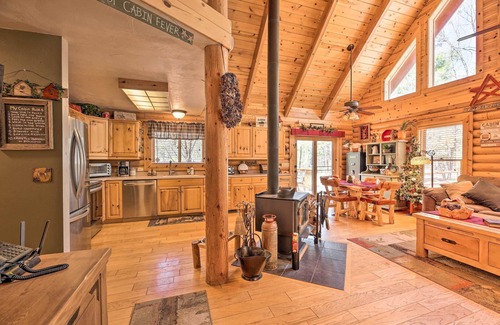 Pinetop-Lakeside Cabin | 2-Acre Cabin in Pinetop-Lakeside w/Fenced Yard