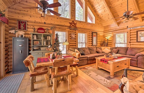 Pinetop-Lakeside Cabin | 2-Acre Cabin in Pinetop-Lakeside w/Fenced Yard