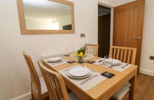 Rastrick House | 2 Barn Cottages