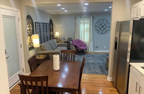Woodbine Apartment | 2 BATH Sleeps 10+ NEAR Downtown Airport Berry-Hill Vanderbilt Belmont Brentwood