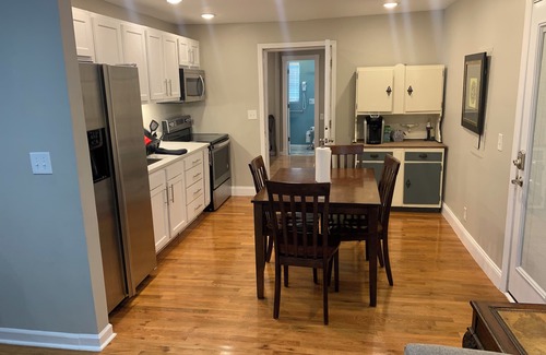 Woodbine Apartment | 2 BATH Sleeps 10+ NEAR Downtown Airport Berry-Hill Vanderbilt Belmont Brentwood