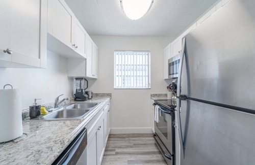 Survey Creek Apartment | 2 BD Condo - Sleeps 4 - Palm Wave Stays