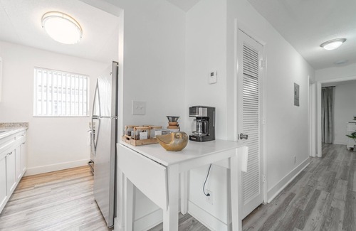 Survey Creek Apartment | 2 BD Condo - Sleeps 4 - Palm Wave Stays