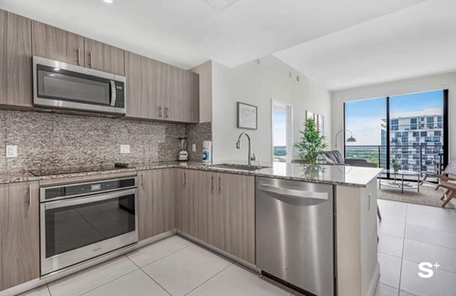 Doral Condo | 2 BD Downtown Doral Condo | Free Parking