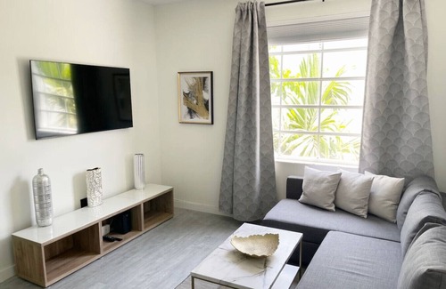 South Pointe Condo | 2 Bdr/1 Bth CHIC & COZY Apartment on Collins Ave
