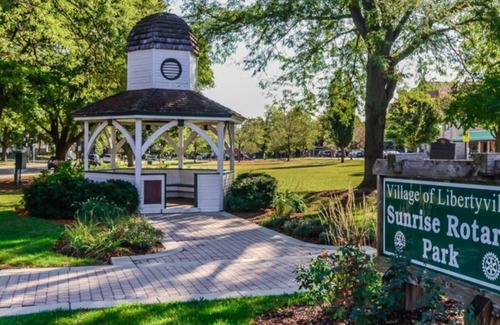 Libertyville Apartment | 2 Bdr ★ 1 King 1 Queen Bed ★ Close to Libertyville