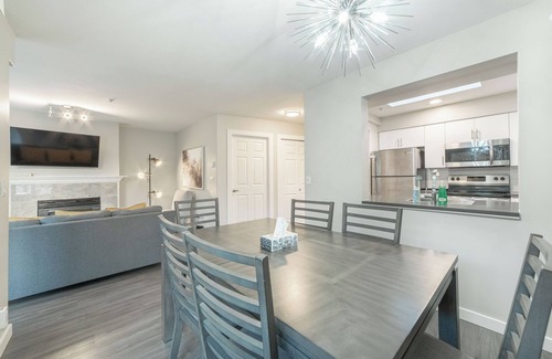 Fairview Apartment | 2 BDR Condo Walk to Granville Island @ False Creek