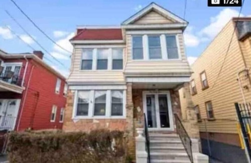 Weequahic Apartment | 2-BDR Oasis Near Beth Isreal Hosp 10 mins to EWR