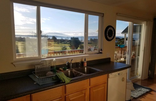 Ferndale House | 2 bdrm, Mt Baker, San Juans, WWU, Sea to Ski race, Canada, Golf, Refineries
