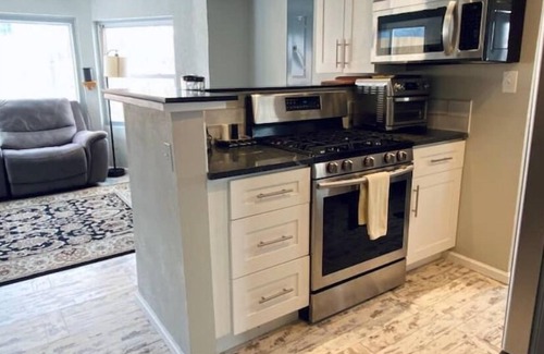 East Gate House | 2 bdrm private quiet house, full kitchen, 2 to 4 guests. Centrally located