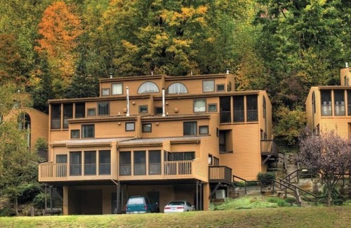 East Stroudsburg Apartment | 2 bdrm villa Poconos Mtns.