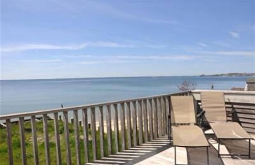 Commercial Street Condo | 2 bdrm waterfront condo located in Ptown’s quiet East End. Oct. 4 to 9 open!