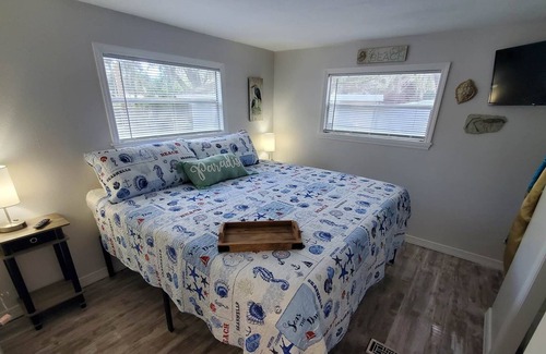 Crystal River House | 2 Bed/1.5 bath, Fenced 1.5 ac. Pet friendly Home & A RV Hook Up