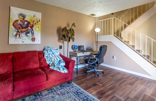 Prien House | 🦞2 bed 1.5 bath townhouse prime location Casino 3 miles away