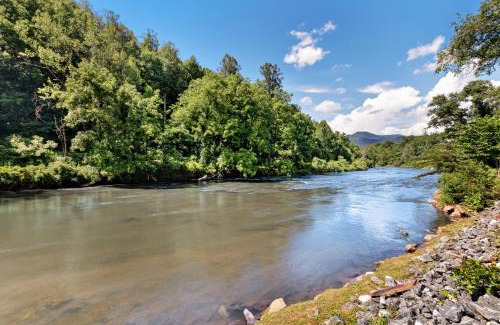 Sylva House | 2 Bed 1 Bath Vacation home in Sylva
