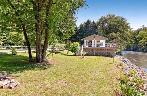 Sylva House | 2 Bed 1 Bath Vacation home in Sylva