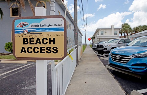 North Redington Beach Condo | 2 Bed, 2 Bath, 1 minute walk to the sand!