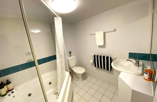 Braddon Apartment | 2 Bed 2 Bath Apartment in Braddon ACT - Pool, Gym, 1 Car Space