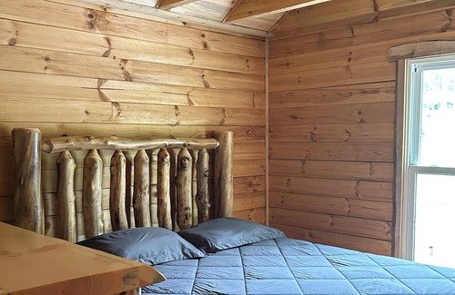 Benezette Cabin | 2 bed +2 bath cabin +Wi-Fi + deck +fire pit + kitchen