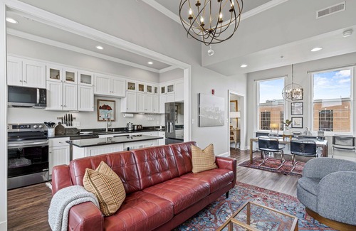 City Center Apartment | 2-Bed 2-Bath Condo- Free Parking! - Downtown - Housekeeping & Utilities Included