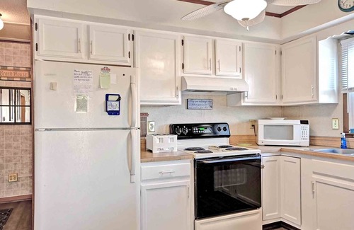 Frankford Condo | 2 Bed/2 Bath Condo in Bethany Meadows Community, located 3 miles from Bethany Beach! Dog Friendly, Community Pool, WIFI and more!