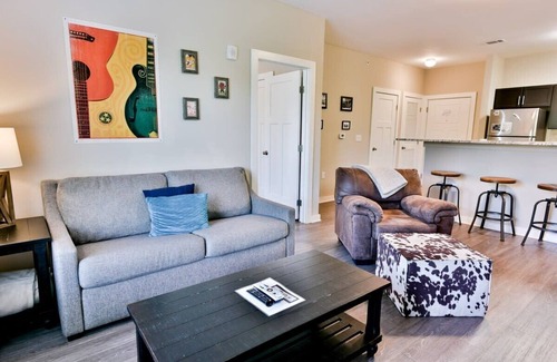 North Capitol Condo | 2 Bed 2 Bath Condo *Walk to Broadway* #203