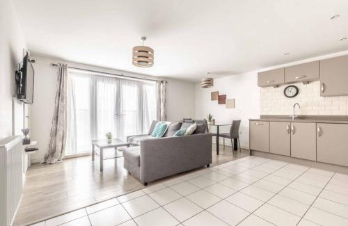 Langley Marish Apartment | 2 BED & 2 BATH COSY APARTMENT SLOUGH- FREE PARKING