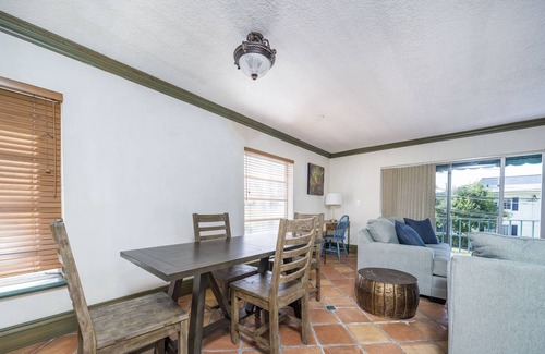 Parrot Cove Apartment | 2 Bed, 2 Bath Downtown Lake Worth Villa by Golf Course and Intracoastal