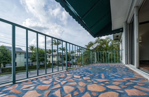 Parrot Cove Apartment | 2 Bed, 2 Bath Downtown Lake Worth Villa by Golf Course and Intracoastal