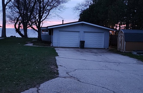 Marinette House | 2 Bed 2 Bath House on the Bay!