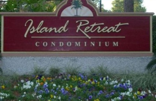 Saint Simons Heights House | 2 bed - 2 bath Island Retreat Condo with pickleball court!