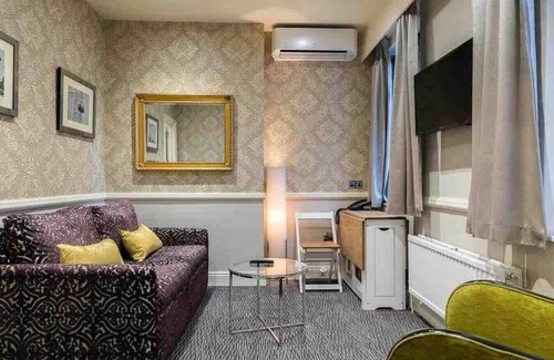 City of Westminster Condo | 2 Bed/2 Bath Luxury Entire Flat, Sky TV, Air Con
