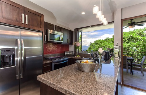 Romantic Zone Condo | 2 bed 2 bath Ocean View Suite · R301