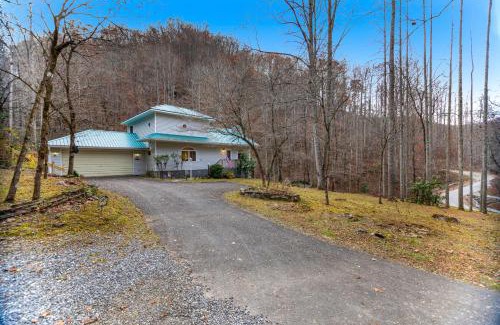 Whittier House | 2 Bed 2 Bath Vacation home in Whittier I