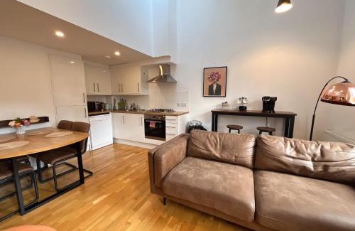 Newington Apartment | 2 Bed 2 bath with Private Parking