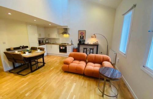 Newington Apartment | 2 Bed 2 bath with Private Parking