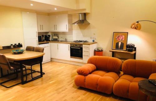 Newington Apartment | 2 Bed 2 bath with Private Parking