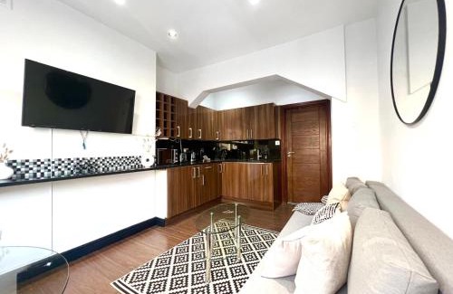Camden Town with Primrose Hill Apartment | 2 Bed Apartment- Camden Town