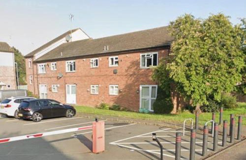 Northampton Apartment | 2 Bed Apartment Sleeps4 with FreeP & Internet