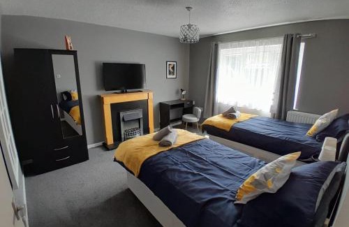 Northampton Apartment | 2 Bed Apartment Sleeps4 with FreeP & Internet